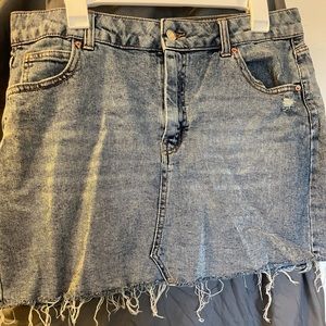 Selling a used denim skirt size 16.